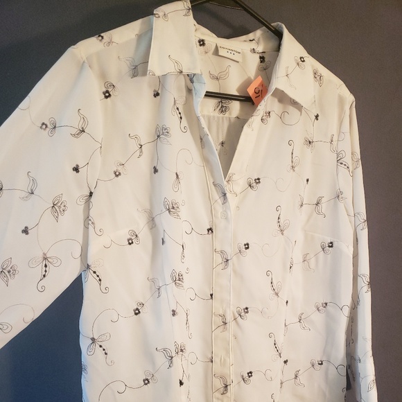 Covington womans blouse - Picture 2 of 5